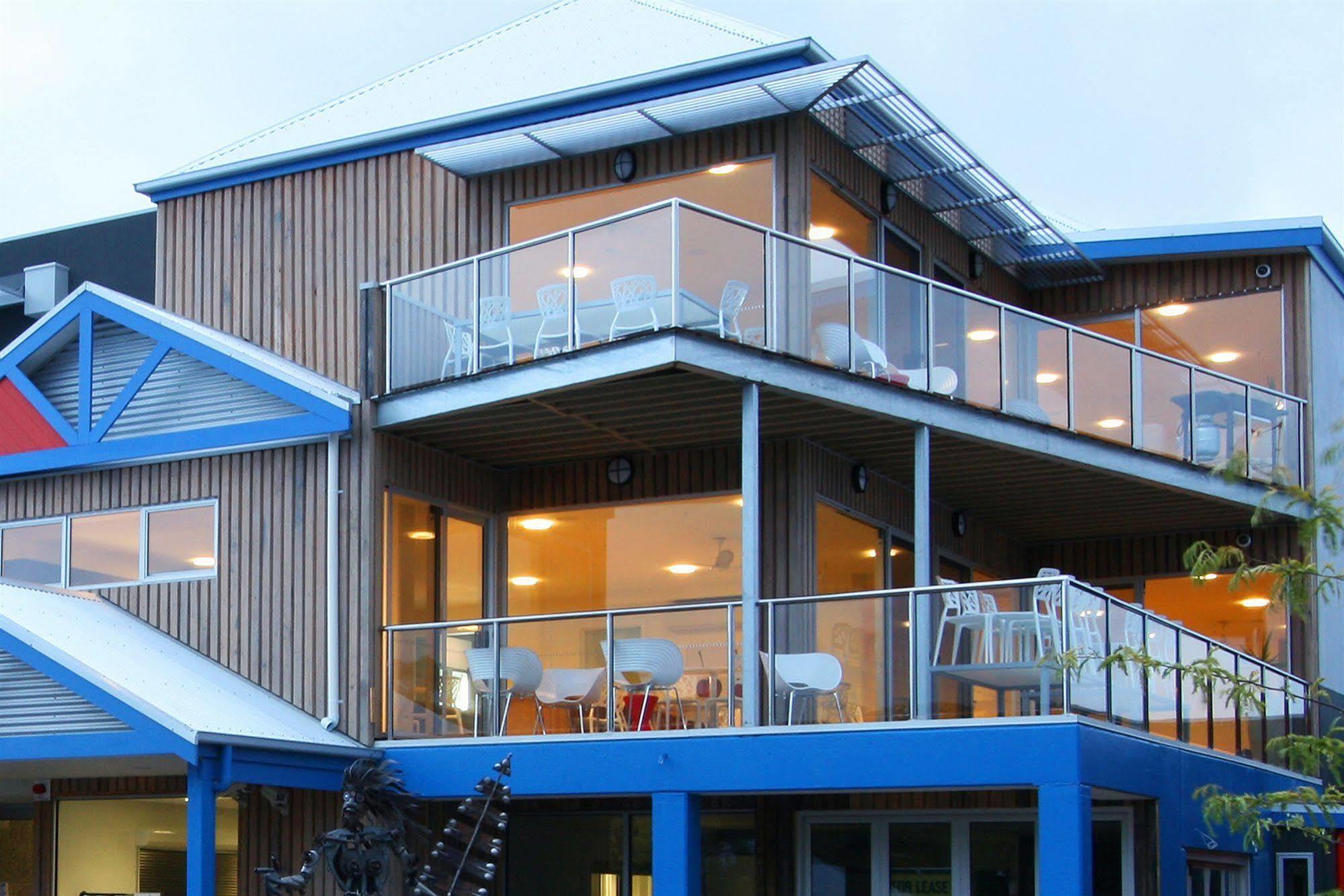 Hostel The Island *